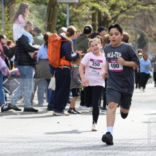 12.04.2026 - 45. Internationalen Wilhelmsburger Insellauf Strokosch-Dieckow http://msf.ph/oto/9492320 12.04.2026 14:51:55 Ziel 520, 350, 892, 490, 114 meine-sportfotos.de