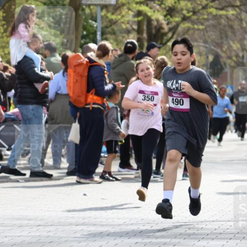 12.04.2026 - 45. Internationalen Wilhelmsburger Insellauf Strokosch-Dieckow http://msf.ph/oto/9492324 12.04.2026 14:51:55 Ziel 520, 350, 892, 490, 114 meine-sportfotos.de