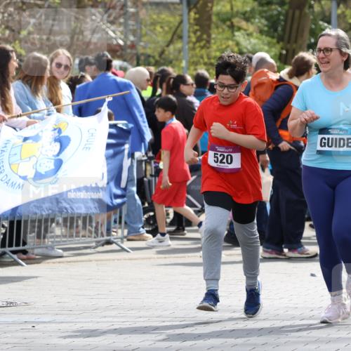 12.04.2026 - 45. Internationalen Wilhelmsburger Insellauf Strokosch-Dieckow http://msf.ph/oto/9492368 12.04.2026 14:51:49 Ziel 394 meine-sportfotos.de