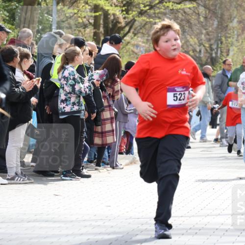 12.04.2026 - 45. Internationalen Wilhelmsburger Insellauf Strokosch-Dieckow http://msf.ph/oto/9492456 12.04.2026 14:51:31 Ziel 390, 399, 884, 648, 1071, 523, 363, 342, 505 meine-sportfotos.de