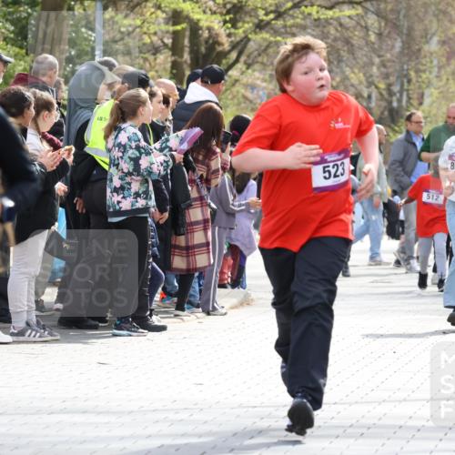 12.04.2026 - 45. Internationalen Wilhelmsburger Insellauf Strokosch-Dieckow http://msf.ph/oto/9492460 12.04.2026 14:51:31 Ziel 390, 399, 884, 648, 1071, 523, 363, 342, 505 meine-sportfotos.de