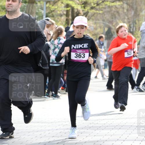 12.04.2026 - 45. Internationalen Wilhelmsburger Insellauf Strokosch-Dieckow http://msf.ph/oto/9492466 12.04.2026 14:51:30 Ziel 390, 399, 884, 648, 1071, 523, 363, 342, 505 meine-sportfotos.de