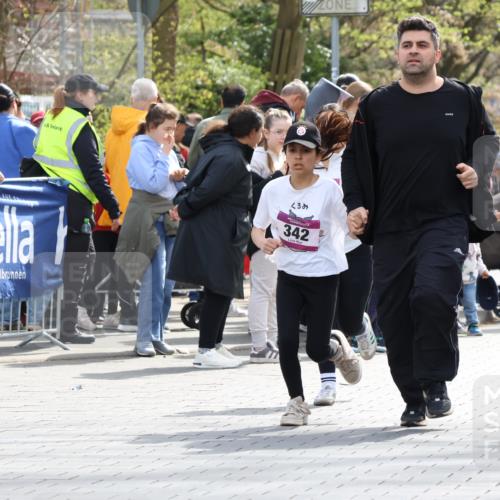 12.04.2026 - 45. Internationalen Wilhelmsburger Insellauf Strokosch-Dieckow http://msf.ph/oto/9492487 12.04.2026 14:51:29 Ziel 390, 399, 884, 648, 1071, 523, 363, 342, 505 meine-sportfotos.de