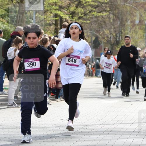 12.04.2026 - 45. Internationalen Wilhelmsburger Insellauf Strokosch-Dieckow http://msf.ph/oto/9492541 12.04.2026 14:51:23 Ziel 358, 1072, 374, 390, 399, 884, 648 meine-sportfotos.de