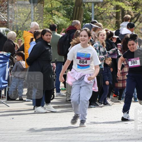 12.04.2026 - 45. Internationalen Wilhelmsburger Insellauf Strokosch-Dieckow http://msf.ph/oto/9492572 12.04.2026 14:51:22 Ziel 358, 1072, 374, 390, 399, 884, 648 meine-sportfotos.de
