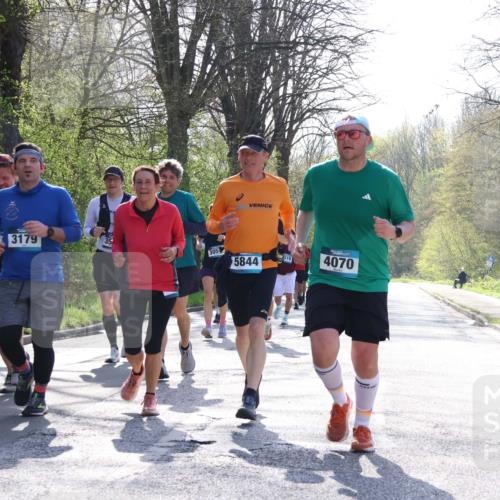 12.04.2026 - 45. Internationalen Wilhelmsburger Insellauf Yannick Fuchs http://msf.ph/oto/9492587 12.04.2026 10:45:12 Laufen 2818, 3179, 305, 5844, 319, 4070 meine-sportfotos.de