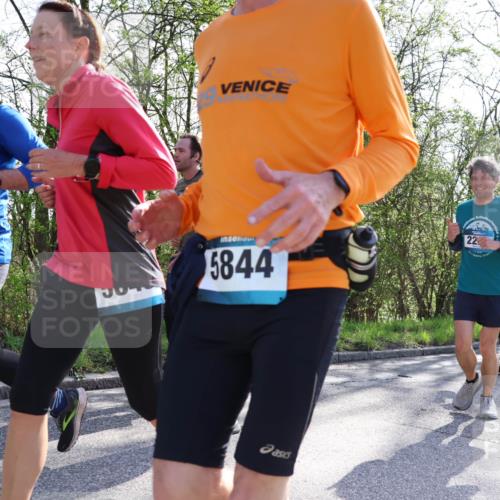 12.04.2026 - 45. Internationalen Wilhelmsburger Insellauf Yannick Fuchs http://msf.ph/oto/9492610 12.04.2026 10:45:15 Laufen 3175, 5844, 22, 3059 meine-sportfotos.de