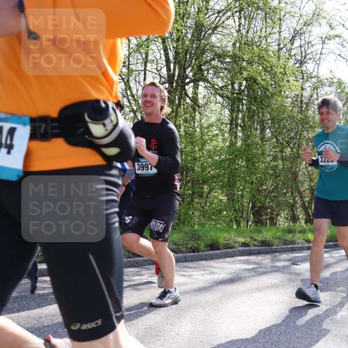 12.04.2026 - 45. Internationalen Wilhelmsburger Insellauf Yannick Fuchs http://msf.ph/oto/9492611 12.04.2026 10:45:15 Laufen 44, 3997, 22, 582 meine-sportfotos.de