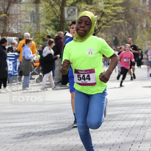 12.04.2026 - 45. Internationalen Wilhelmsburger Insellauf Strokosch-Dieckow http://msf.ph/oto/9492681 12.04.2026 14:51:12 Ziel 1054, 1843, 380, 435, 1051, 544, 444, 868, 852, 358, 1072 meine-sportfotos.de