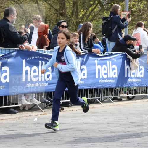 12.04.2026 - 45. Internationalen Wilhelmsburger Insellauf Strokosch-Dieckow http://msf.ph/oto/9492704 12.04.2026 14:51:10 Ziel 1054, 1843, 380, 435, 1051, 544, 444, 868, 852 meine-sportfotos.de