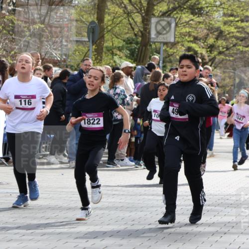 12.04.2026 - 45. Internationalen Wilhelmsburger Insellauf Strokosch-Dieckow http://msf.ph/oto/9492777 12.04.2026 14:50:54 Ziel 388, 663, 359, 858, 531, 493, 1822, 495, 1041, 1052, 116, 593, 1042, 686, 536 meine-sportfotos.de