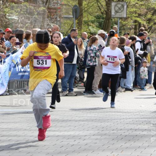 12.04.2026 - 45. Internationalen Wilhelmsburger Insellauf Strokosch-Dieckow http://msf.ph/oto/9492783 12.04.2026 14:50:52 Ziel 893, 455, 388, 663, 359, 858, 531, 493, 1822, 495, 1041, 1052, 116 meine-sportfotos.de