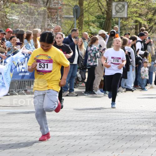 12.04.2026 - 45. Internationalen Wilhelmsburger Insellauf Strokosch-Dieckow http://msf.ph/oto/9492784 12.04.2026 14:50:52 Ziel 893, 455, 388, 663, 359, 858, 531, 493, 1822, 495, 1041, 1052, 116 meine-sportfotos.de