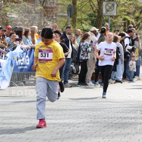 12.04.2026 - 45. Internationalen Wilhelmsburger Insellauf Strokosch-Dieckow http://msf.ph/oto/9492785 12.04.2026 14:50:52 Ziel 893, 455, 388, 663, 359, 858, 531, 493, 1822, 495, 1041, 1052, 116 meine-sportfotos.de