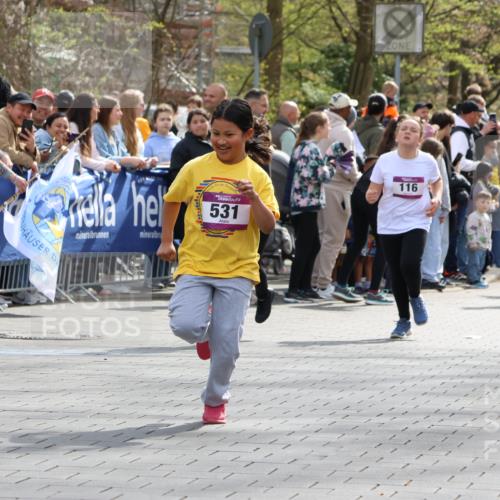 12.04.2026 - 45. Internationalen Wilhelmsburger Insellauf Strokosch-Dieckow http://msf.ph/oto/9492788 12.04.2026 14:50:52 Ziel 893, 455, 388, 663, 359, 858, 531, 493, 1822, 495, 1041, 1052, 116 meine-sportfotos.de