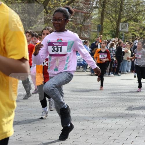 12.04.2026 - 45. Internationalen Wilhelmsburger Insellauf Strokosch-Dieckow http://msf.ph/oto/9492806 12.04.2026 14:50:44 Ziel 877, 1049, 1837, 609, 331, 626, 895, 357, 889, 408, 351, 893, 455, 388, 663, 359 meine-sportfotos.de