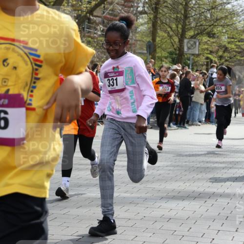 12.04.2026 - 45. Internationalen Wilhelmsburger Insellauf Strokosch-Dieckow http://msf.ph/oto/9492808 12.04.2026 14:50:44 Ziel 877, 1049, 1837, 609, 331, 626, 895, 357, 889, 408, 351, 893, 455, 388, 663, 359 meine-sportfotos.de
