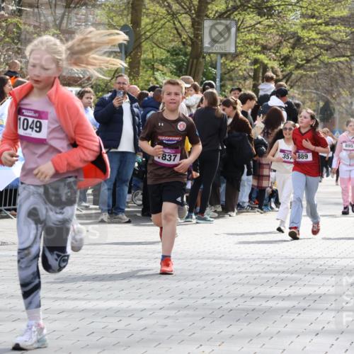 12.04.2026 - 45. Internationalen Wilhelmsburger Insellauf Strokosch-Dieckow http://msf.ph/oto/9492826 12.04.2026 14:50:39 Ziel 330, 362, 865, 1844, 98, 22, 654, 420, 877, 1049, 1837, 609, 331, 626, 895, 357, 889, 408, 351 meine-sportfotos.de
