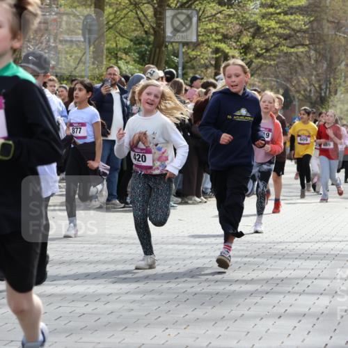 12.04.2026 - 45. Internationalen Wilhelmsburger Insellauf Strokosch-Dieckow http://msf.ph/oto/9492838 12.04.2026 14:50:35 Ziel 426, 392, 880, 151, 1035, 330, 362, 865, 1844, 98, 22, 654, 420, 877, 1049, 1837, 609 meine-sportfotos.de