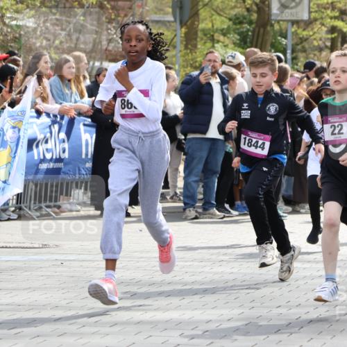 12.04.2026 - 45. Internationalen Wilhelmsburger Insellauf Strokosch-Dieckow http://msf.ph/oto/9492849 12.04.2026 14:50:34 Ziel 1834, 491, 426, 392, 880, 151, 1035, 330, 362, 865, 1844, 98, 22, 654, 420, 877, 1049 meine-sportfotos.de