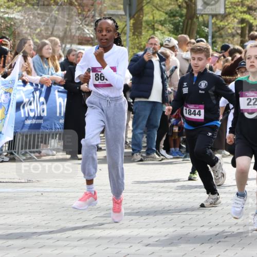 12.04.2026 - 45. Internationalen Wilhelmsburger Insellauf Strokosch-Dieckow http://msf.ph/oto/9492850 12.04.2026 14:50:33 Ziel 452, 1834, 491, 426, 392, 880, 151, 1035, 330, 362, 865, 1844, 98, 22, 654, 420, 877, 1049 meine-sportfotos.de
