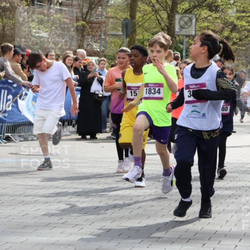 12.04.2026 - 45. Internationalen Wilhelmsburger Insellauf Strokosch-Dieckow http://msf.ph/oto/9492863 12.04.2026 14:50:28 Ziel 475, 859, 1840, 504, 333, 391, 407, 883, 452, 1834, 491, 426, 392, 880, 151, 1035, 330, 362, 865 meine-sportfotos.de
