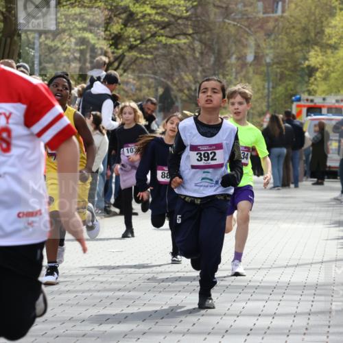 12.04.2026 - 45. Internationalen Wilhelmsburger Insellauf Strokosch-Dieckow http://msf.ph/oto/9492870 12.04.2026 14:50:27 Ziel 345, 429, 905, 461, 475, 859, 1840, 504, 333, 391, 407, 883, 452, 1834, 491, 426, 392, 880, 151, 1035, 330 meine-sportfotos.de