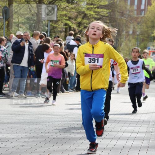 12.04.2026 - 45. Internationalen Wilhelmsburger Insellauf Strokosch-Dieckow http://msf.ph/oto/9492877 12.04.2026 14:50:26 Ziel 370, 345, 429, 905, 461, 475, 859, 1840, 504, 333, 391, 407, 883, 452, 1834, 491, 426, 392, 880, 151, 1035 meine-sportfotos.de
