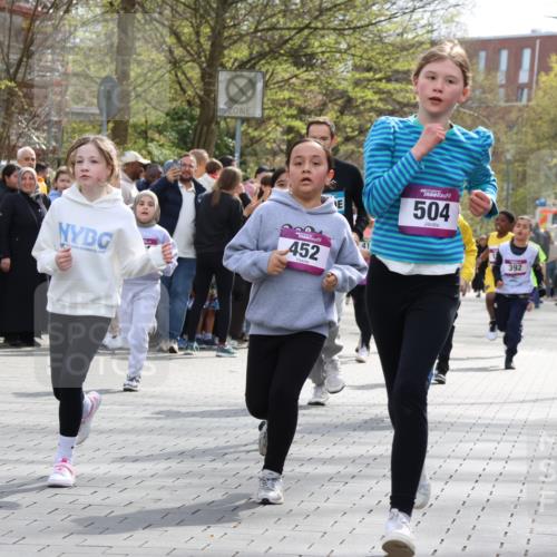 12.04.2026 - 45. Internationalen Wilhelmsburger Insellauf Strokosch-Dieckow http://msf.ph/oto/9492881 12.04.2026 14:50:24 Ziel 890, 500, 1037, 335, 370, 345, 429, 905, 461, 475, 859, 1840, 504, 333, 391, 407, 883, 452, 1834, 491, 426, 392, 880 meine-sportfotos.de
