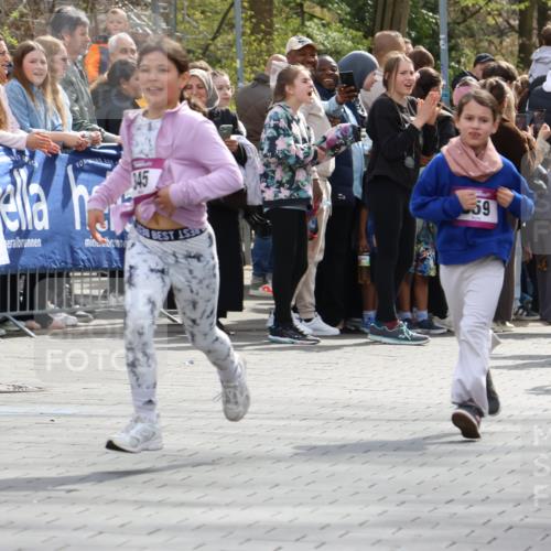 12.04.2026 - 45. Internationalen Wilhelmsburger Insellauf Strokosch-Dieckow http://msf.ph/oto/9492898 12.04.2026 14:50:19 Ziel 667, 661, 1829, 561, 469, 397, 393, 376, 890, 500, 1037, 335, 370, 345, 429, 905, 461, 475, 859, 1840, 504, 333, 391, 407 meine-sportfotos.de