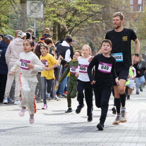 12.04.2026 - 45. Internationalen Wilhelmsburger Insellauf Strokosch-Dieckow http://msf.ph/oto/9493007 12.04.2026 14:49:50 Ziel 1830, 1848, 439, 389, 1821, 857, 872, 402, 451, 608, 466, 878, 849, 861, 875, 572, 336, 1036, 1847, 400 meine-sportfotos.de
