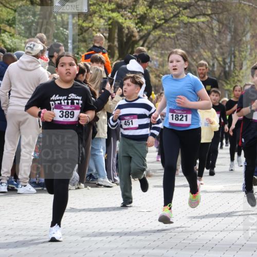 12.04.2026 - 45. Internationalen Wilhelmsburger Insellauf Strokosch-Dieckow http://msf.ph/oto/9493028 12.04.2026 14:49:45 Ziel 106, 169, 1, 1813, 497, 1808, 406, 1811, 367, 1830, 1848, 439, 389, 1821, 857, 872 meine-sportfotos.de