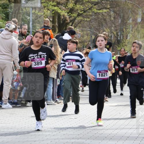12.04.2026 - 45. Internationalen Wilhelmsburger Insellauf Strokosch-Dieckow http://msf.ph/oto/9493031 12.04.2026 14:49:45 Ziel 106, 169, 1, 1813, 497, 1808, 406, 1811, 367, 1830, 1848, 439, 389, 1821, 857, 872 meine-sportfotos.de