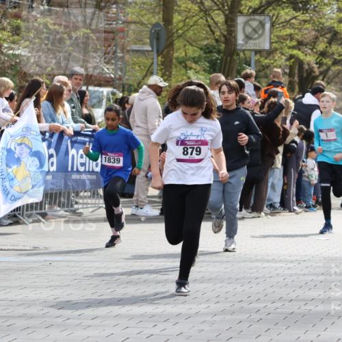 12.04.2026 - 45. Internationalen Wilhelmsburger Insellauf Strokosch-Dieckow http://msf.ph/oto/9493063 12.04.2026 14:49:35 Ziel 881, 348, 602, 627, 458, 161, 542, 1842, 894, 882, 652, 1818, 867, 377, 879, 1839, 401, 1812, 106, 169, 1, 1813 meine-sportfotos.de