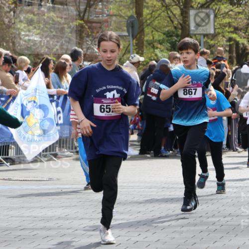 12.04.2026 - 45. Internationalen Wilhelmsburger Insellauf Strokosch-Dieckow http://msf.ph/oto/9493070 12.04.2026 14:49:33 Ziel 586, 1809, 440, 881, 348, 602, 627, 458, 161, 542, 1842, 894, 882, 652, 1818, 867, 377, 879, 1839, 401, 1812, 106 meine-sportfotos.de