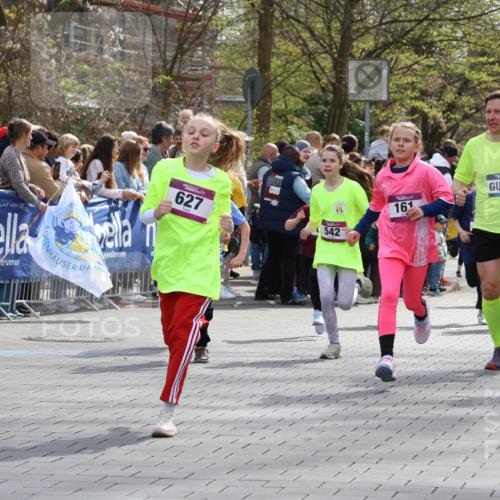 12.04.2026 - 45. Internationalen Wilhelmsburger Insellauf Strokosch-Dieckow http://msf.ph/oto/9493088 12.04.2026 14:49:30 Ziel 353, 666, 1827, 378, 17, 501, 586, 1809, 440, 881, 348, 602, 627, 458, 161, 542, 1842, 894, 882, 652, 1818, 867, 377 meine-sportfotos.de