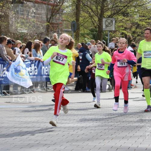 12.04.2026 - 45. Internationalen Wilhelmsburger Insellauf Strokosch-Dieckow http://msf.ph/oto/9493089 12.04.2026 14:49:30 Ziel 353, 666, 1827, 378, 17, 501, 586, 1809, 440, 881, 348, 602, 627, 458, 161, 542, 1842, 894, 882, 652, 1818, 867, 377 meine-sportfotos.de