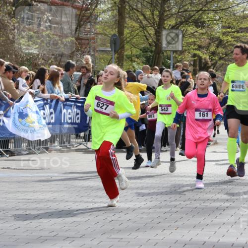 12.04.2026 - 45. Internationalen Wilhelmsburger Insellauf Strokosch-Dieckow http://msf.ph/oto/9493091 12.04.2026 14:49:30 Ziel 353, 666, 1827, 378, 17, 501, 586, 1809, 440, 881, 348, 602, 627, 458, 161, 542, 1842, 894, 882, 652, 1818, 867, 377 meine-sportfotos.de