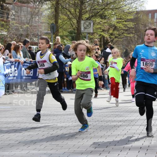 12.04.2026 - 45. Internationalen Wilhelmsburger Insellauf Strokosch-Dieckow http://msf.ph/oto/9493096 12.04.2026 14:49:28 Ziel 693, 1817, 100, 855, 897, 353, 666, 1827, 378, 17, 501, 586, 1809, 440, 881, 348, 602, 627, 458, 161, 542, 1842, 894, 882, 652, 1818 meine-sportfotos.de