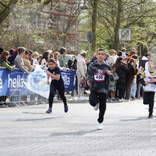 12.04.2026 - 45. Internationalen Wilhelmsburger Insellauf Strokosch-Dieckow http://msf.ph/oto/9493105 12.04.2026 14:49:26 Ziel 896, 372, 1055, 51, 693, 1817, 100, 855, 897, 353, 666, 1827, 378, 17, 501, 586, 1809, 440, 881, 348, 602, 627, 458 meine-sportfotos.de
