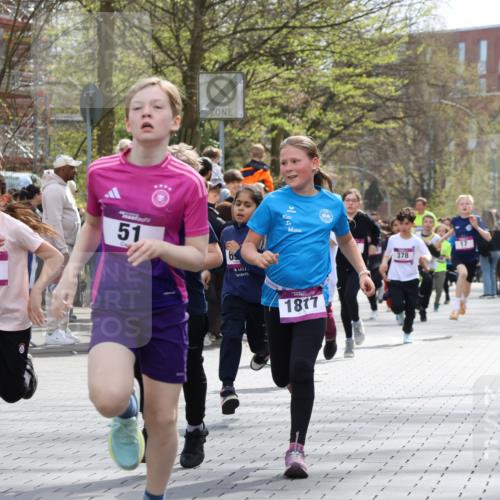 12.04.2026 - 45. Internationalen Wilhelmsburger Insellauf Strokosch-Dieckow http://msf.ph/oto/9493122 12.04.2026 14:49:21 Ziel 1063, 1048, 601, 418, 684, 597, 1823, 375, 2, 896, 372, 1055, 51, 693, 1817, 100, 855, 897, 353, 666, 1827, 378, 17, 501, 586 meine-sportfotos.de
