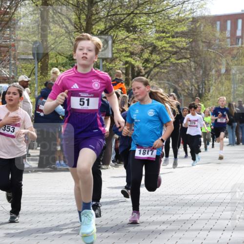 12.04.2026 - 45. Internationalen Wilhelmsburger Insellauf Strokosch-Dieckow http://msf.ph/oto/9493126 12.04.2026 14:49:20 Ziel 1043, 101, 1063, 1048, 601, 418, 684, 597, 1823, 375, 2, 896, 372, 1055, 51, 693, 1817, 100, 855, 897, 353, 666, 1827, 378, 17, 501 meine-sportfotos.de