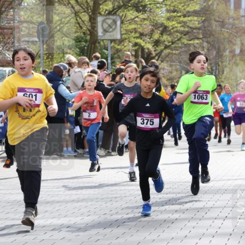 12.04.2026 - 45. Internationalen Wilhelmsburger Insellauf Strokosch-Dieckow http://msf.ph/oto/9493151 12.04.2026 14:49:15 Ziel 385, 371, 433, 487, 887, 73, 1805, 591, 1043, 101, 1063, 1048, 601, 418, 684, 597, 1823, 375, 2, 896, 372, 1055, 51 meine-sportfotos.de