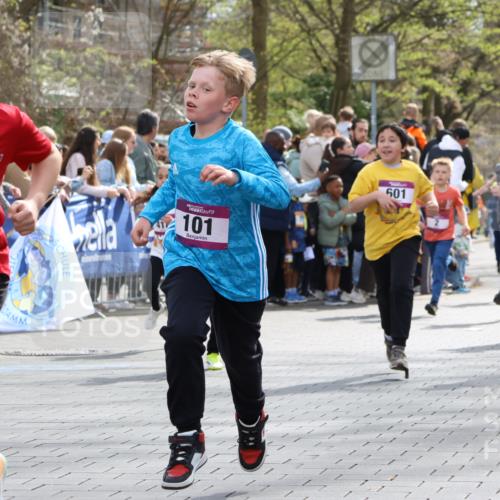 12.04.2026 - 45. Internationalen Wilhelmsburger Insellauf Strokosch-Dieckow http://msf.ph/oto/9493155 12.04.2026 14:49:14 Ziel 385, 371, 433, 487, 887, 73, 1805, 591, 1043, 101, 1063, 1048, 601, 418, 684, 597, 1823, 375, 2 meine-sportfotos.de