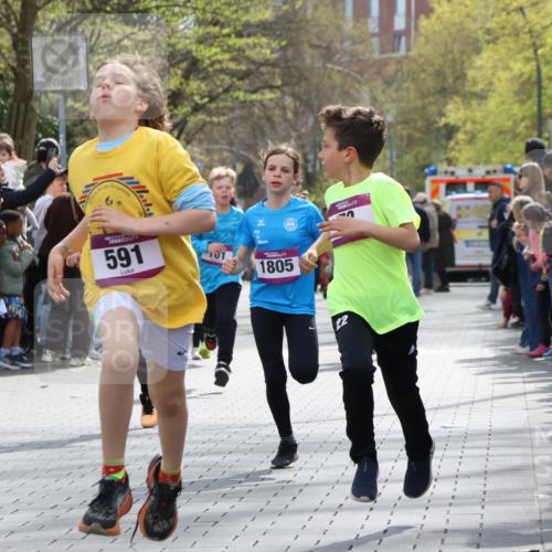 12.04.2026 - 45. Internationalen Wilhelmsburger Insellauf Strokosch-Dieckow http://msf.ph/oto/9493170 12.04.2026 14:49:10 Ziel 38, 1804, 1836, 5015, 876, 1816, 1815, 428, 385, 371, 433, 487, 887, 73, 1805, 591, 1043, 101, 1063, 1048, 601 meine-sportfotos.de