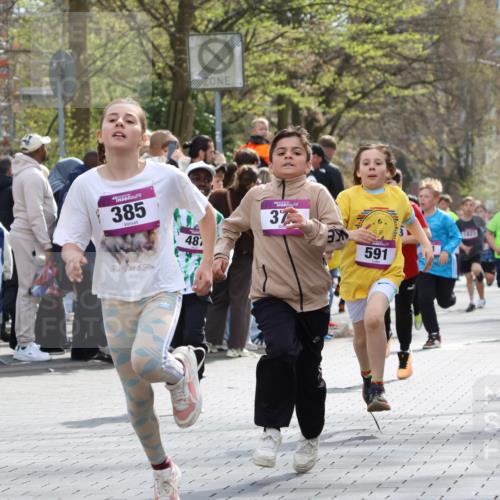 12.04.2026 - 45. Internationalen Wilhelmsburger Insellauf Strokosch-Dieckow http://msf.ph/oto/9493179 12.04.2026 14:49:09 Ziel 373, 38, 1804, 1836, 5015, 876, 1816, 1815, 428, 385, 371, 433, 487, 887, 73, 1805, 591, 1043, 101 meine-sportfotos.de