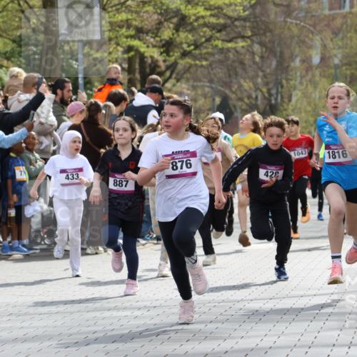12.04.2026 - 45. Internationalen Wilhelmsburger Insellauf Strokosch-Dieckow http://msf.ph/oto/9493191 12.04.2026 14:49:06 Ziel 386, 421, 903, 31, 373, 38, 1804, 1836, 5015, 876, 1816, 1815, 428, 385, 371, 433, 487, 887, 73, 1805, 591 meine-sportfotos.de