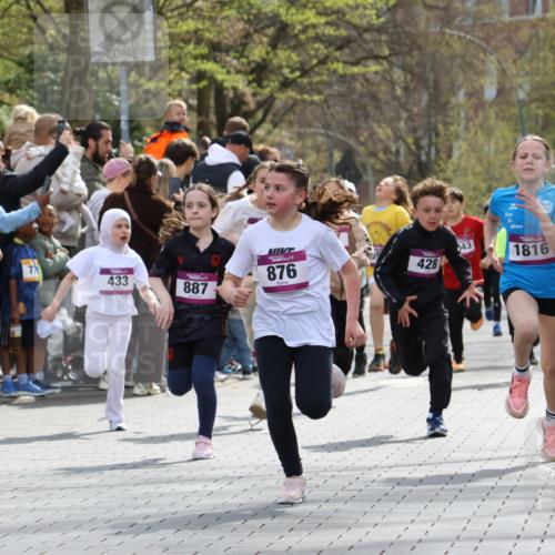 12.04.2026 - 45. Internationalen Wilhelmsburger Insellauf Strokosch-Dieckow http://msf.ph/oto/9493192 12.04.2026 14:49:06 Ziel 386, 421, 903, 31, 373, 38, 1804, 1836, 5015, 876, 1816, 1815, 428, 385, 371, 433, 487, 887, 73, 1805, 591 meine-sportfotos.de