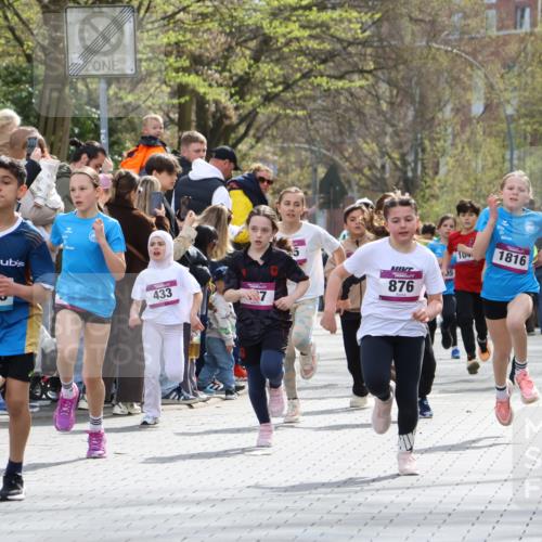 12.04.2026 - 45. Internationalen Wilhelmsburger Insellauf Strokosch-Dieckow http://msf.ph/oto/9493196 12.04.2026 14:49:05 Ziel 386, 421, 903, 31, 373, 38, 1804, 1836, 5015, 876, 1816, 1815, 428, 385, 371, 433, 487, 887, 73, 1805, 591 meine-sportfotos.de