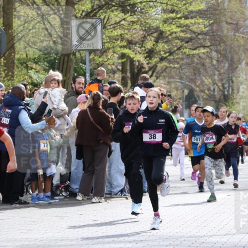 12.04.2026 - 45. Internationalen Wilhelmsburger Insellauf Strokosch-Dieckow http://msf.ph/oto/9493206 12.04.2026 14:49:02 Ziel 36, 904, 1807, 386, 421, 903, 31, 373, 38, 1804, 1836, 5015, 876, 1816, 1815, 428 meine-sportfotos.de